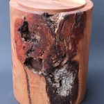 urne-aus-birnbaumholz